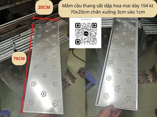Mâm cầu thang dập hoa mai